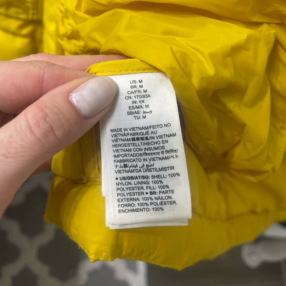 Amazon Essentials Women's Yellow Puffer Jacket - Picture 5 of 12